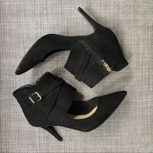 BCBG 3.5” black pointed heels